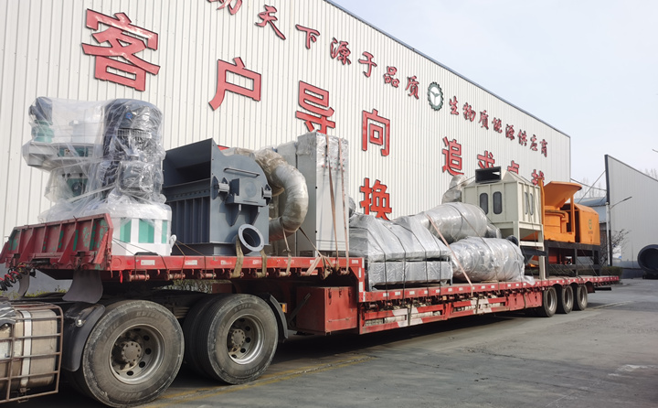 由于山東顆粒機(jī)質(zhì)量與價(jià)格并存，在市場(chǎng)的所占比例越來(lái)越大，越來(lái)越多的客戶選擇與山東顆粒機(jī)廠家合作，購(gòu)買鋸末顆粒機(jī)、破碎機(jī)、粉碎機(jī)等設(shè)備。